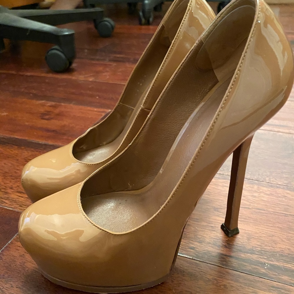 Authentic YSL pumps 35.5-Made in Italy.